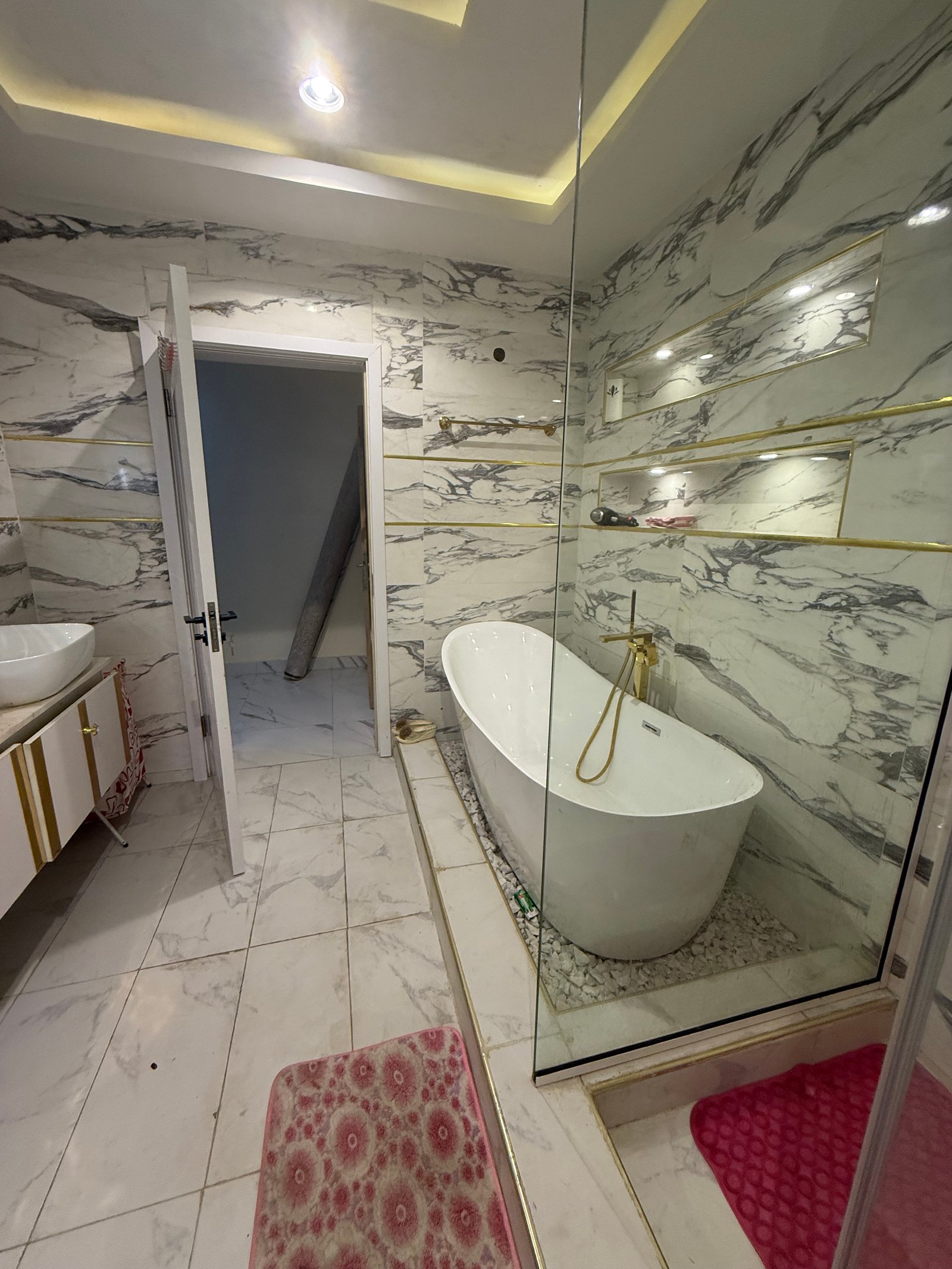 5-Bedroom Semi-Detached Duplex off Alexander