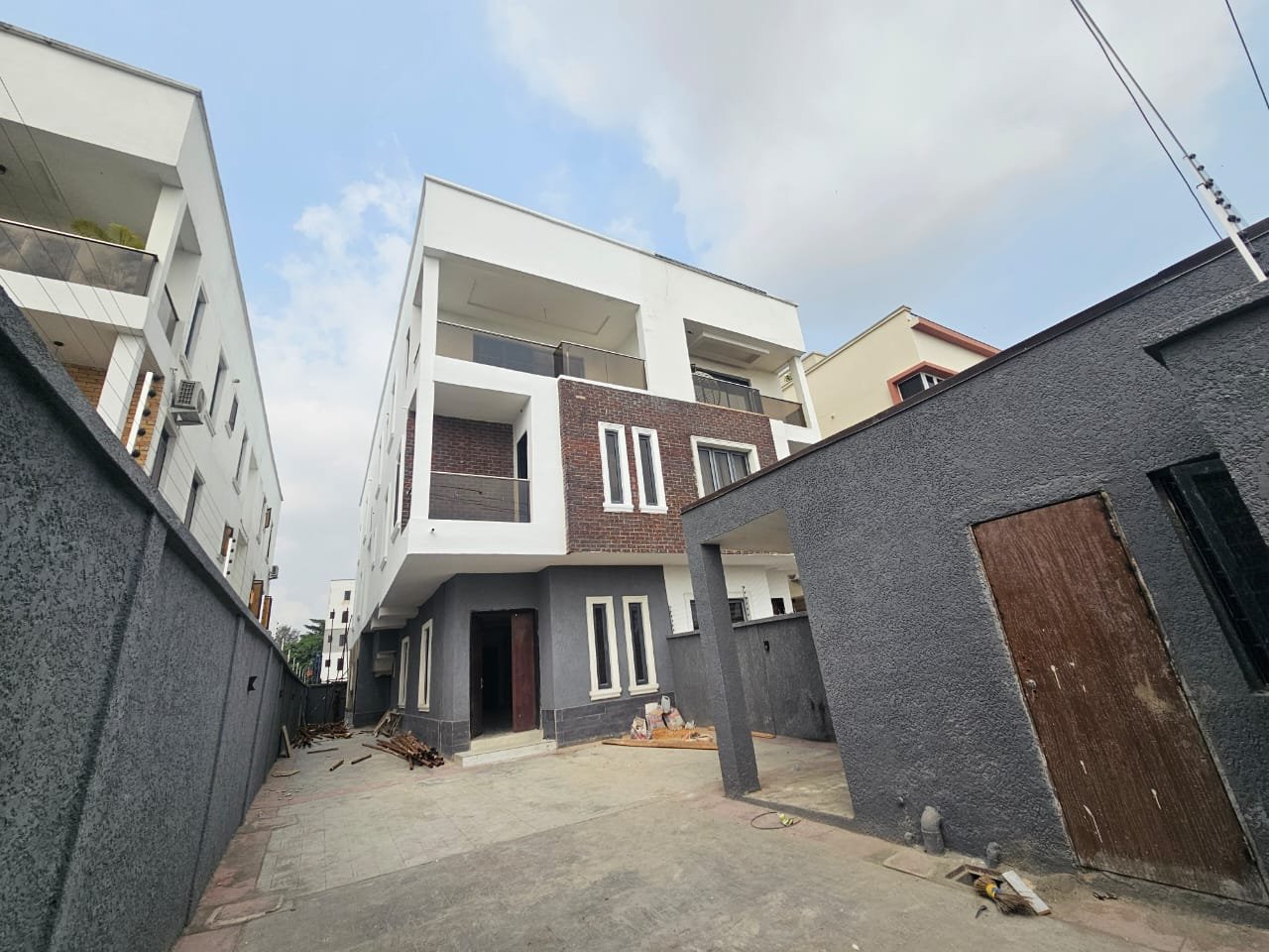 5-Bedroom Semi-Detached Duplex off Alexander in Lagos, Nigeria
