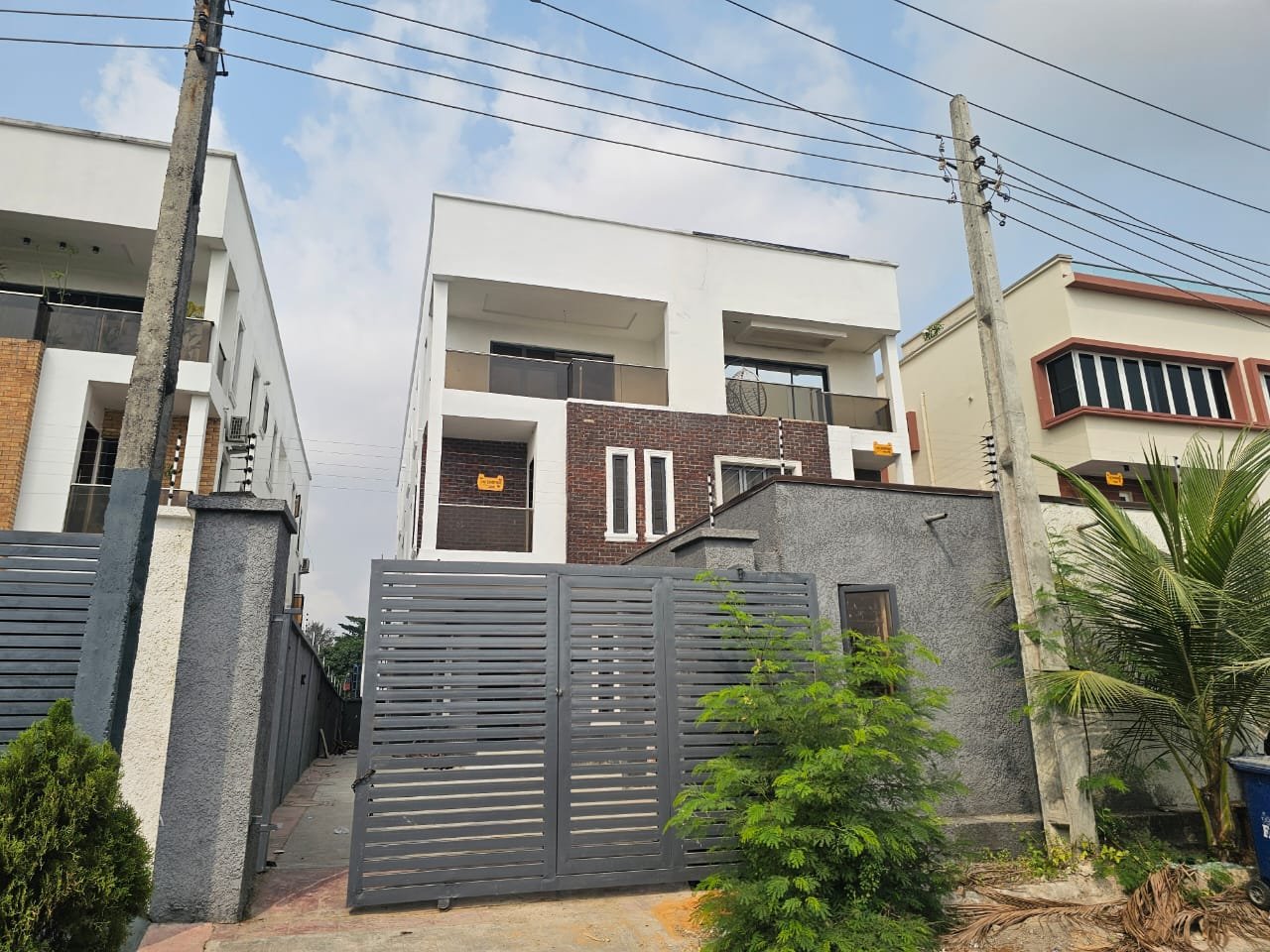 5-Bedroom Semi-Detached Duplex off Alexander