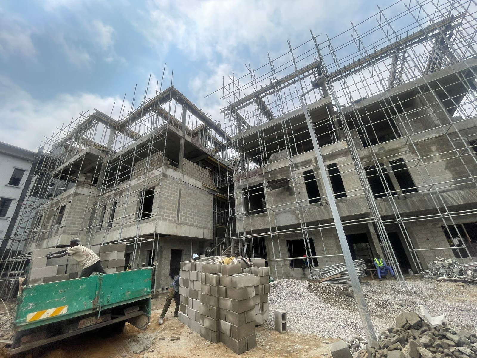 Off-Plan 4-Bedroom Semi-Detached Duplex, 3rd Avenue