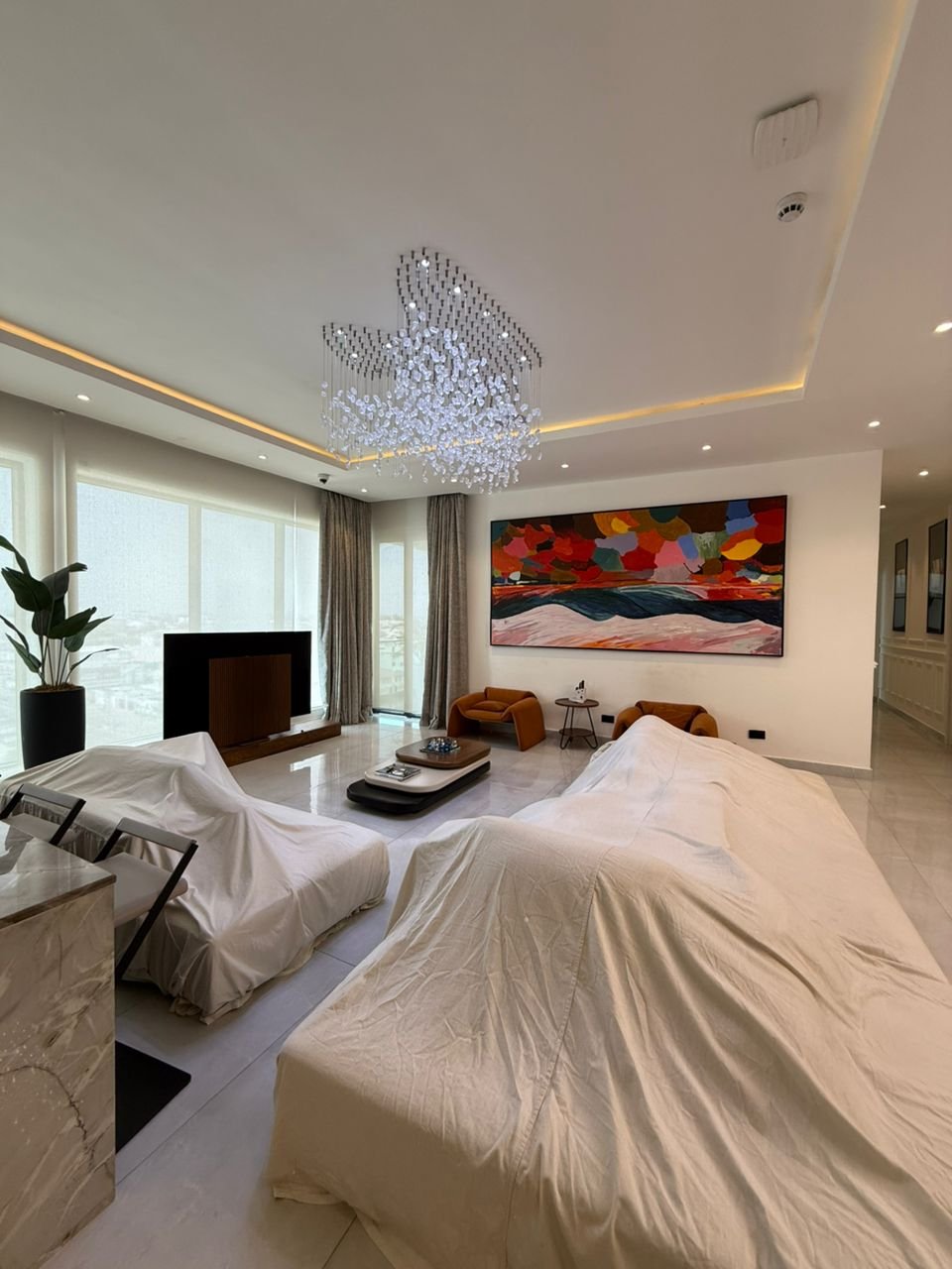 Luxury 3-Bedroom Apartment on Admiralty Road