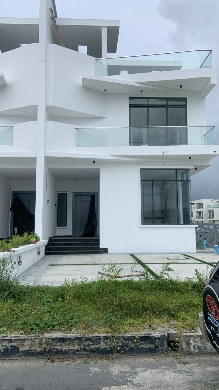 Contemporary 5-Bedroom Semi-Detached Duplex, Cowrie Creek