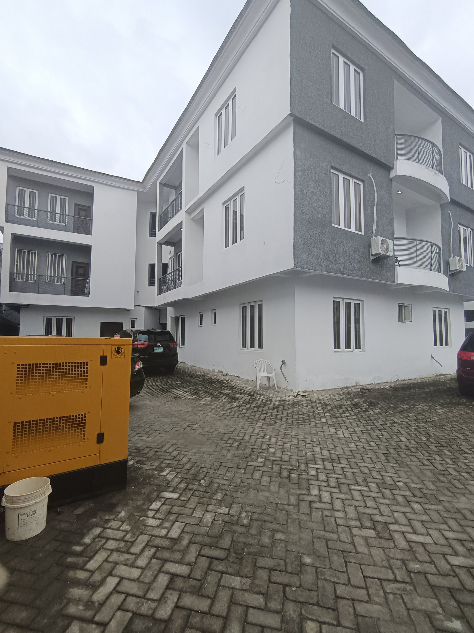 Newly Renovated 3-Bedroom Apartments, Idado