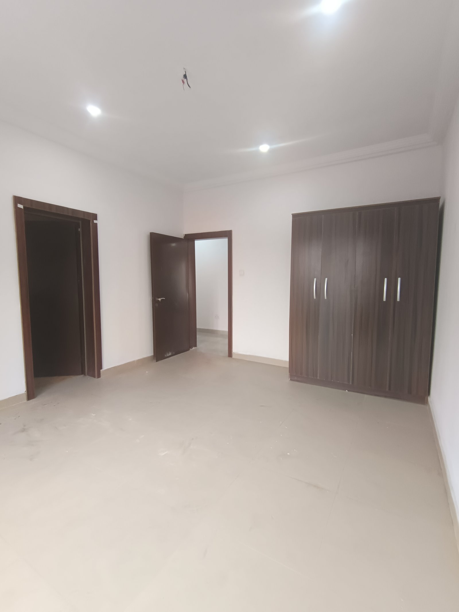 Newly Renovated 3-Bedroom Apartments, Idado